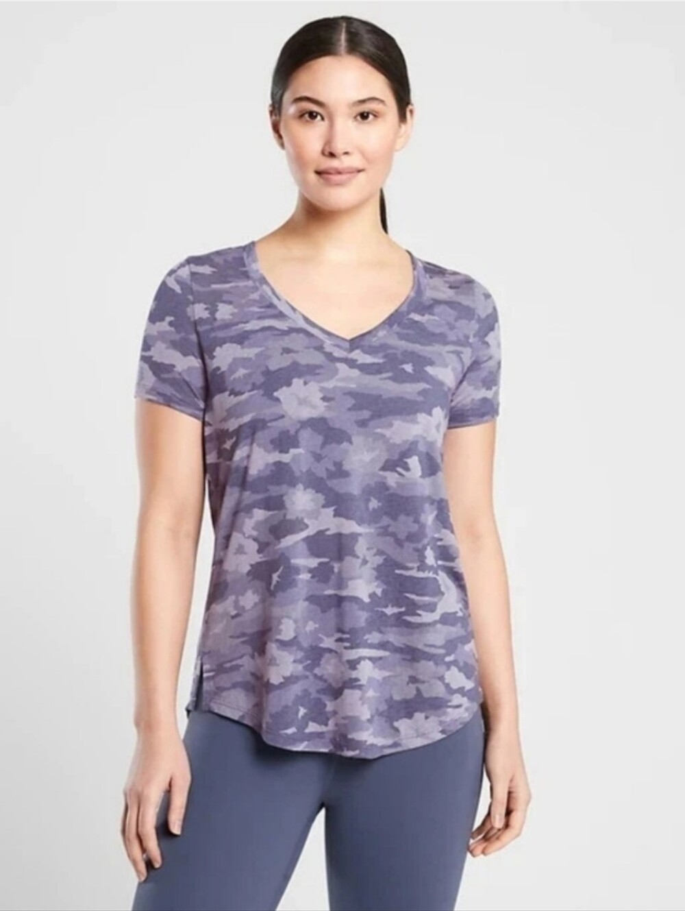 Athleta Women's Breezy Scoop V-Neck Tee in Violet Floral Camo Size Medium